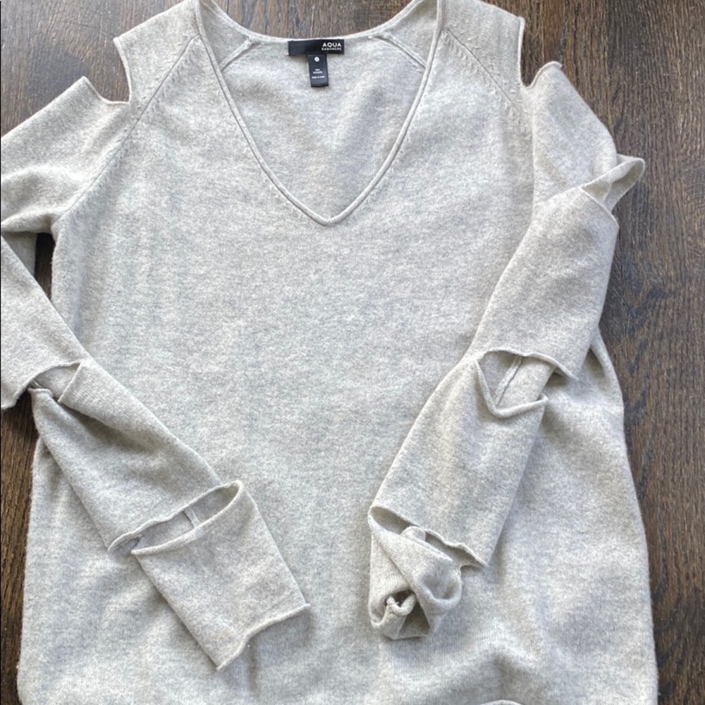 Women’s gray cashmere sweater